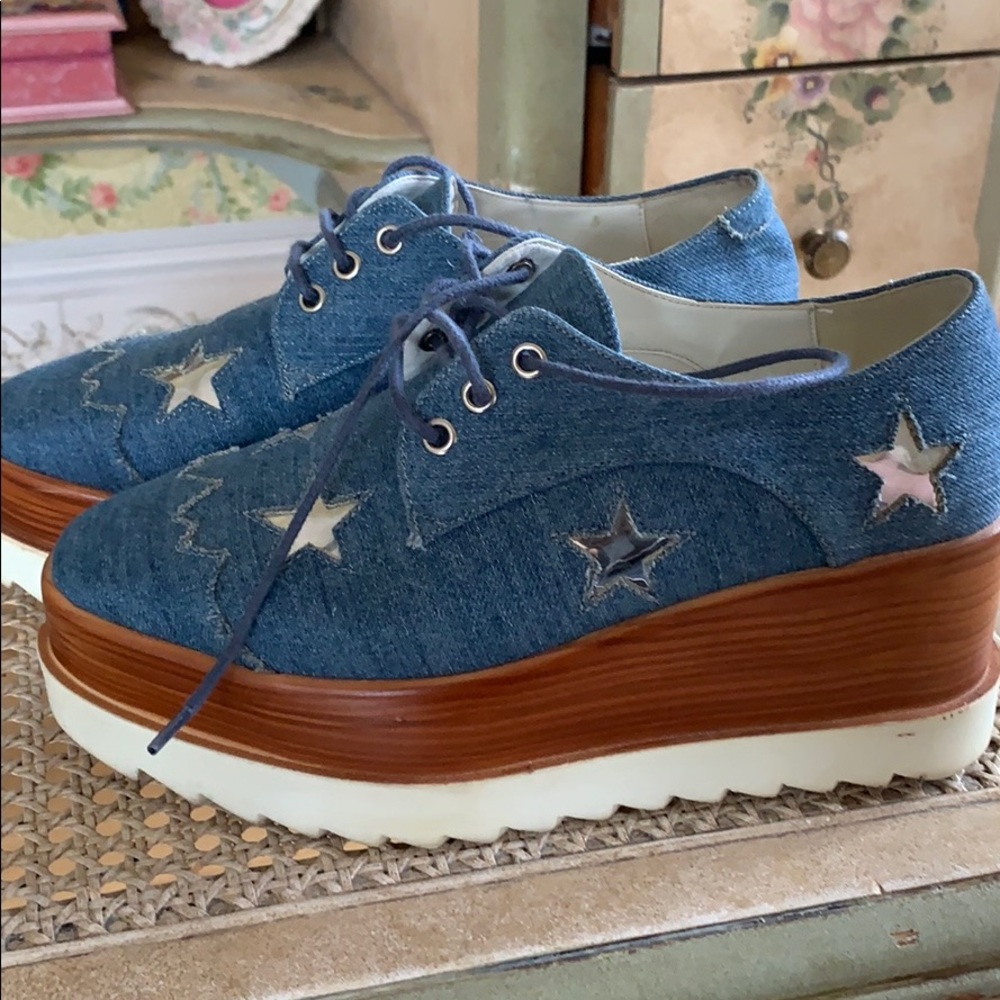 Platform sneakers with stars